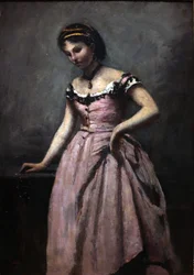 Jonge vrouw in roze jurk